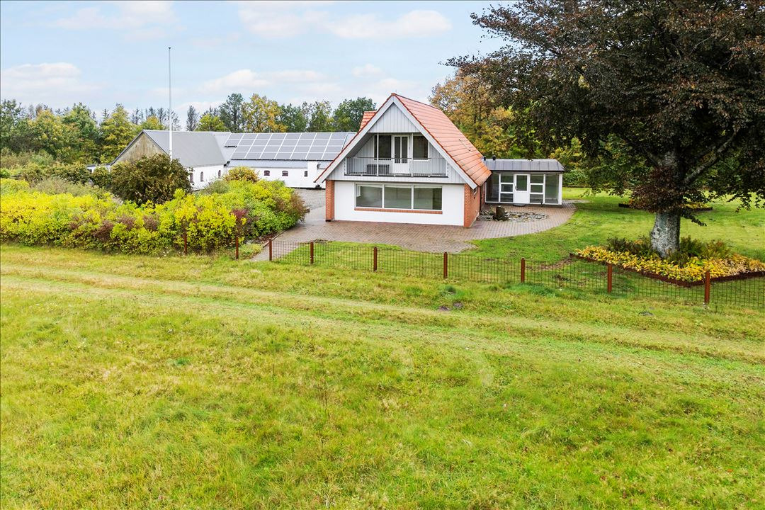 Sjældent udbudt kombination af natur, plads og velholdt bolig