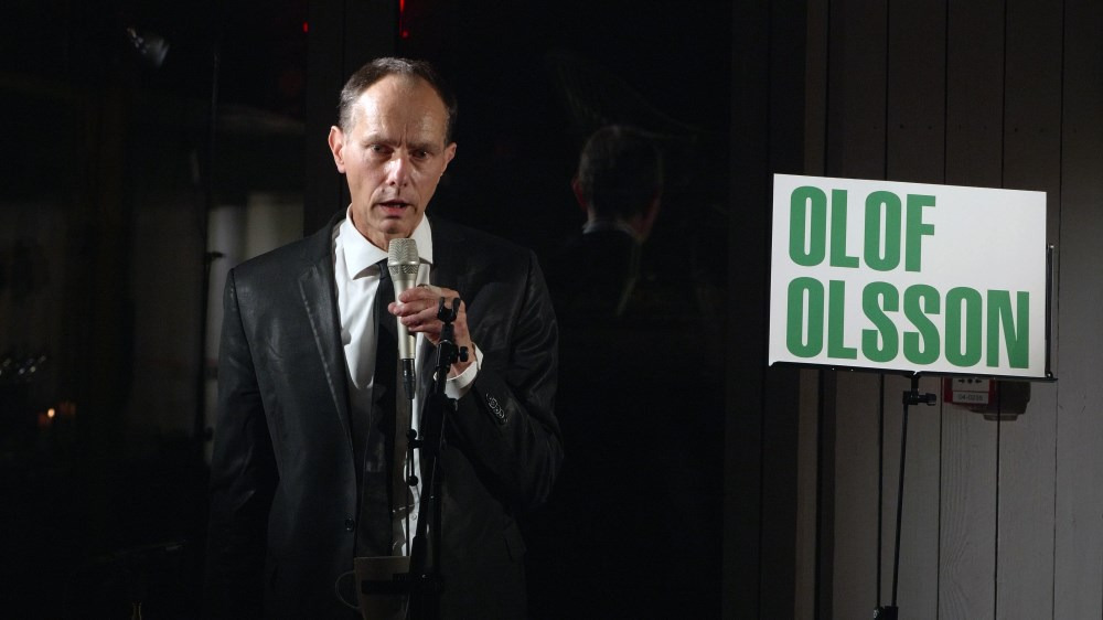 Udforsk glaskunst og humoristisk performance i Ebeltoft