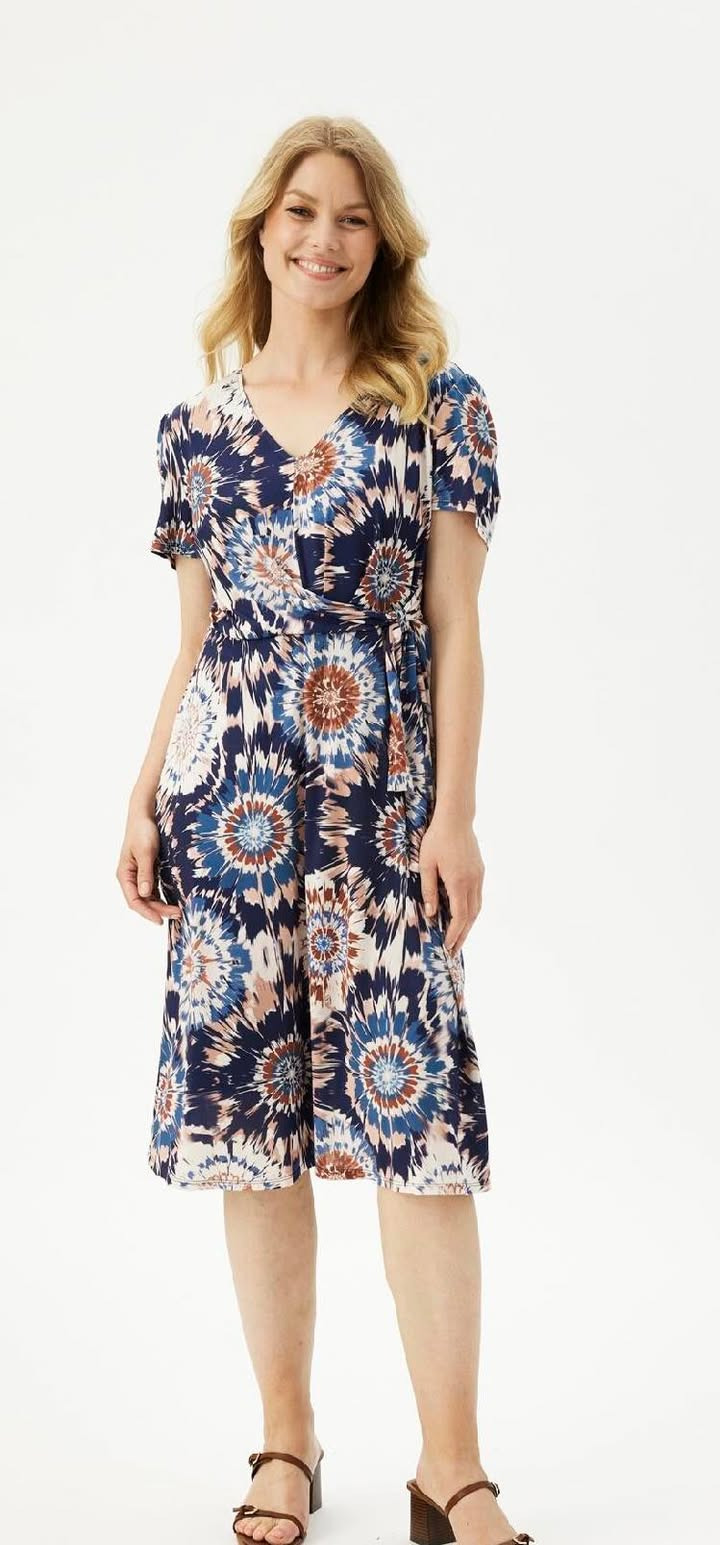 Rosengreen tilbyder flot kjole fra Infront til nedsat pris