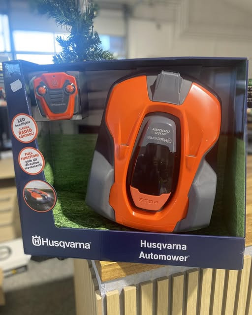 Juleidé fra SB Lindgaard: Få en fjernstyret robotplæneklipper til børn