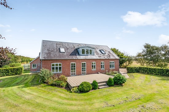 Videbækvej 2 og 1 anden boliger er kommet til salg denne uge i Skjern - se boligerne her.