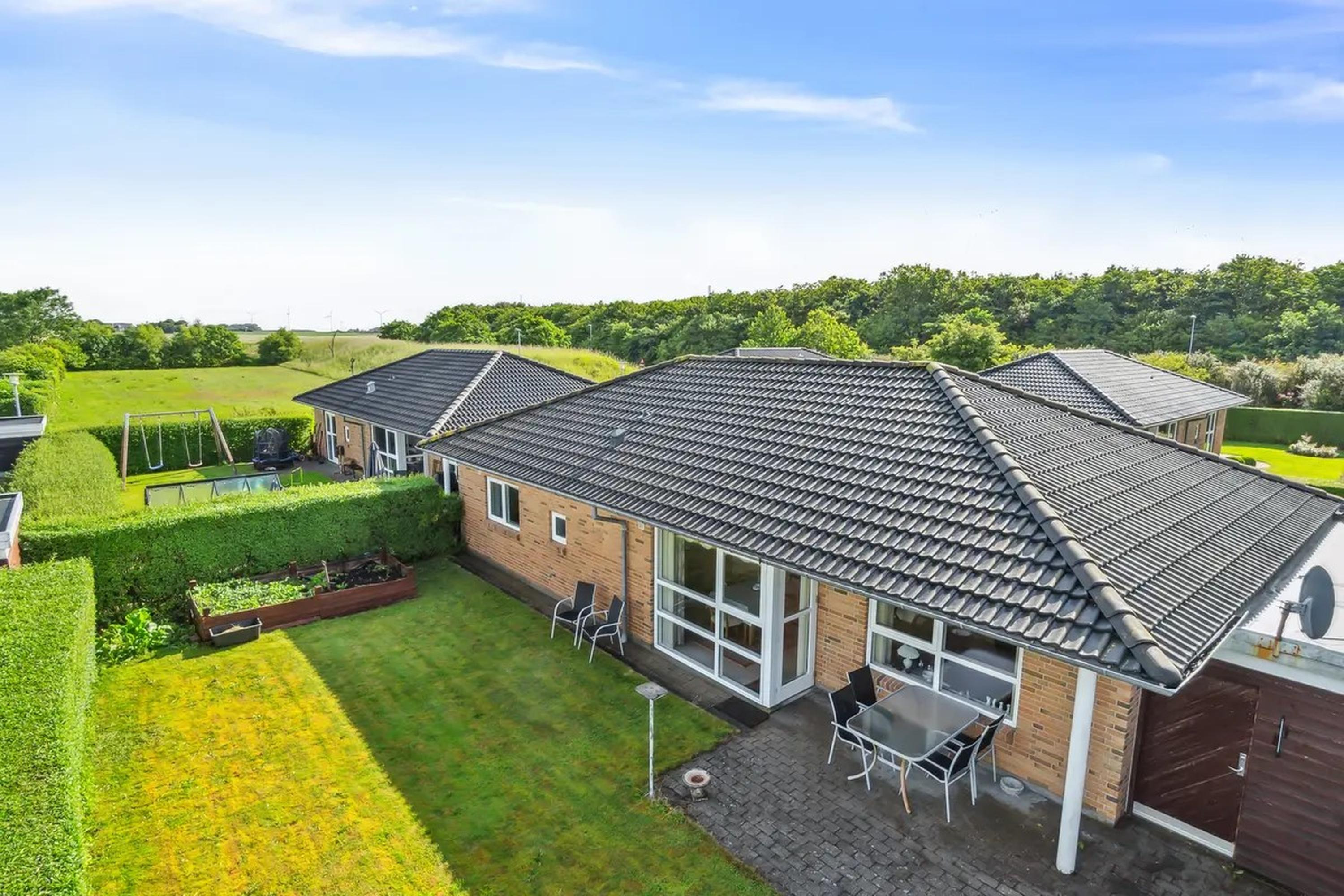 Til salg hos RealMæglerne Holstebro: Nydeligt rækkehus i populært kvarter