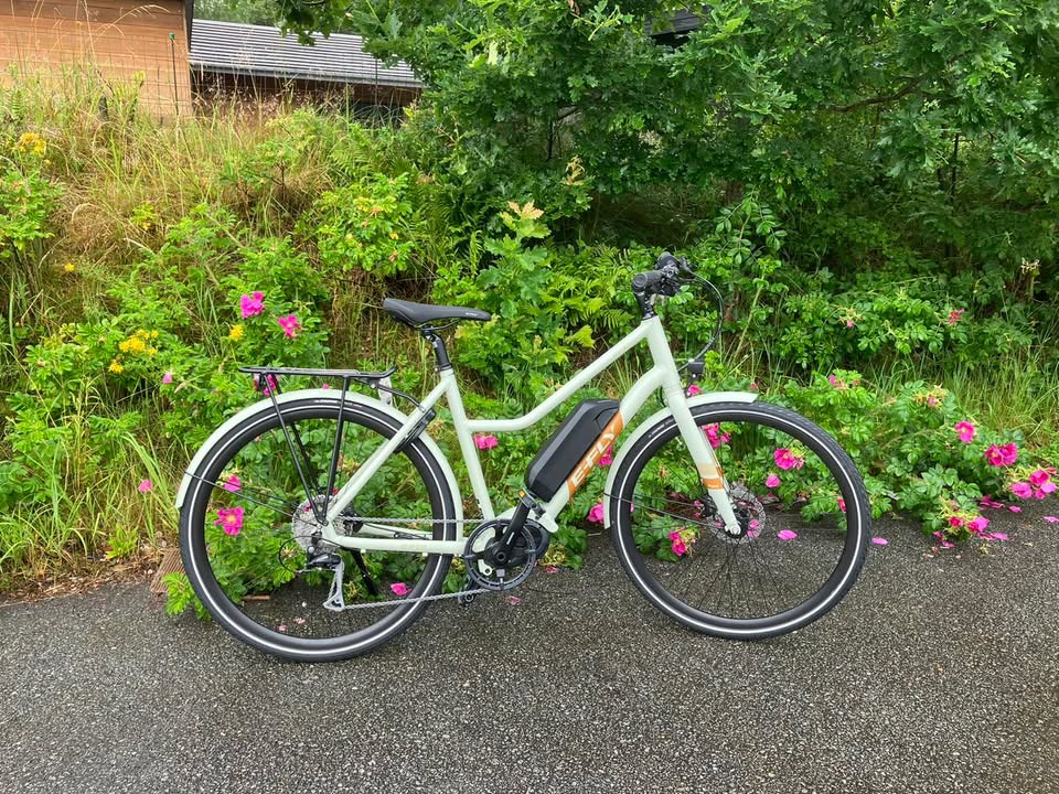 Sæby cykler byder på sommertilbud trods vådt vejr: Spar stort på E-Fly cykel