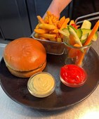 Børnemenu hos Café Bryggen: Fra nuggets til cheeseburgere