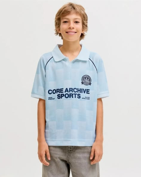 Børneshoppen Brønderslev: Nye fodboldtrøjer til drenge 8-16 år 