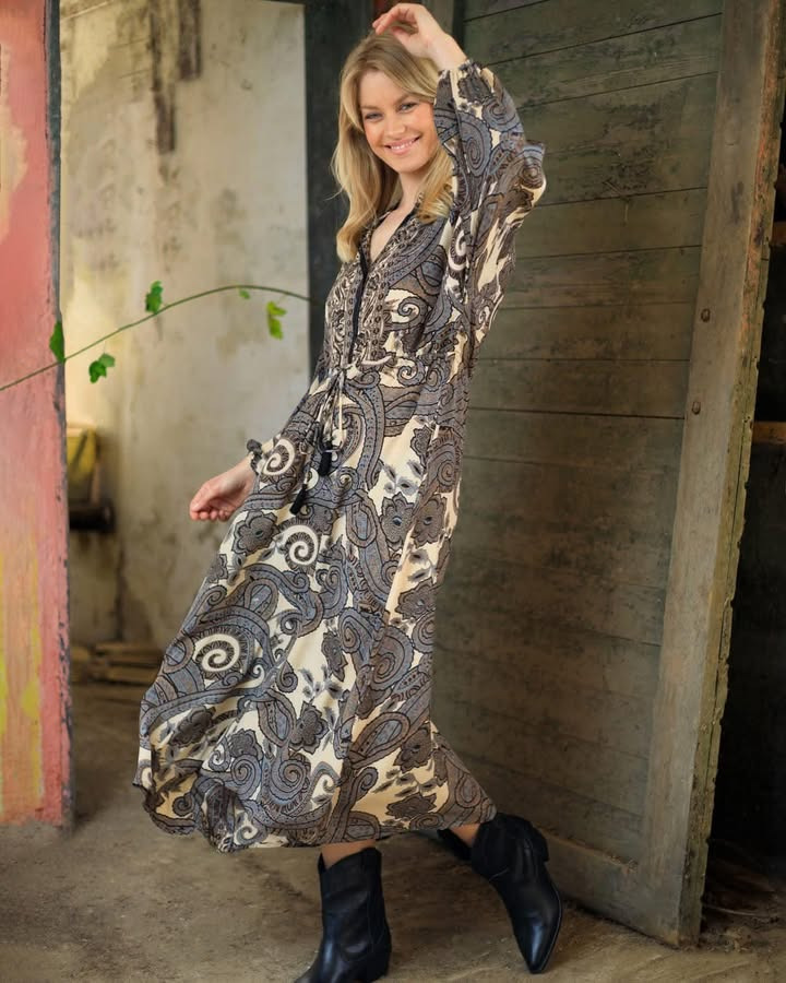 Rosengreen tilbyder Black Colour kjole til nedsat pris i dagens låge