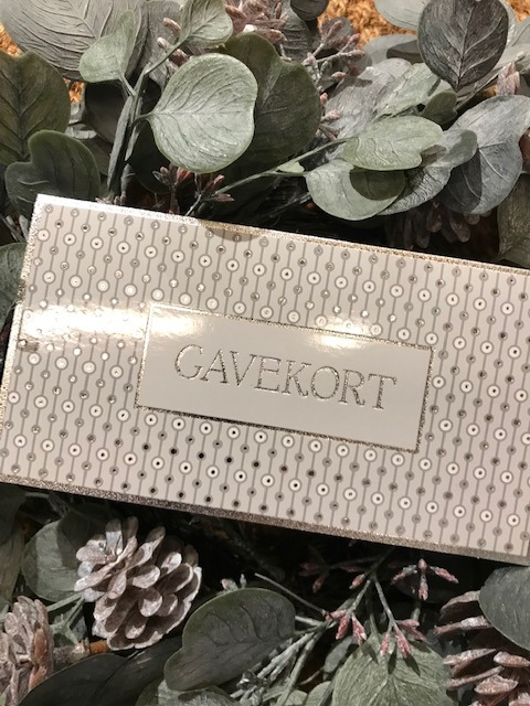 Hilmars ApS tilbyder gavekort til kunstige blomster og planter i Skive-butikken