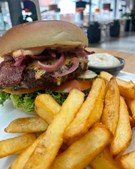 Teatercafeen tilbyder burger til 140 kr resten af ugen for at spare på elregningen