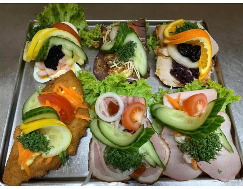 Fredagstilbud på smørrebrød hos Havnens fisk og grill: 5 stk for 125 kr.