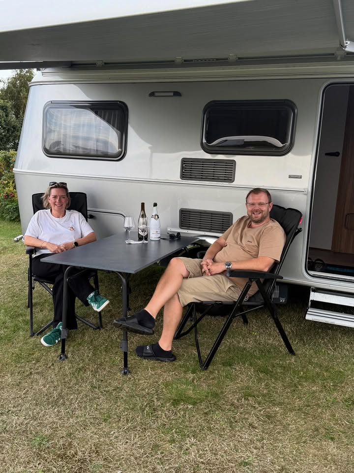 Hinshøj Carvan nyder sensommerens glæder med Eriba Touring 542 på campingtur