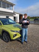 Malthe får sit kørekort hos Kudahls Køreskole