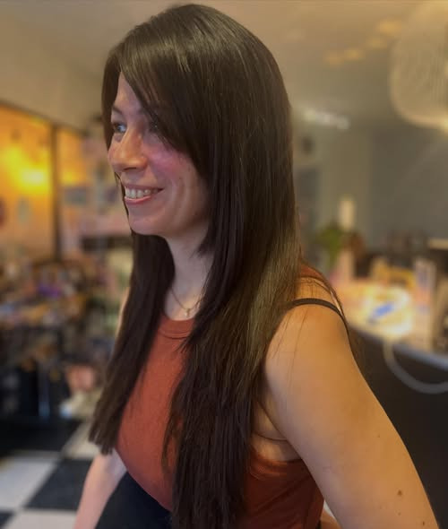 Nivi nyder luksusbehandling hos Chlou under sit besøg i Danmark