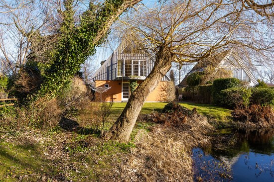 Jernbane Alle 14A og 1 anden boliger er kommet til salg denne uge i Espergærde - se boligerne her.