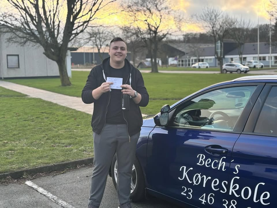 Christopher Max Grochalski har fået kørekort hos Bech's Køreskole – meld dig til næste hold nu!
