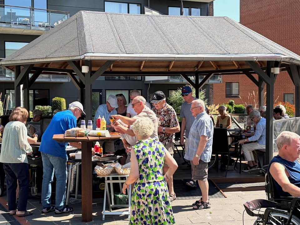 RandersBolig deler sommerstemning fra grill- og pølsefest på Thors Bakke