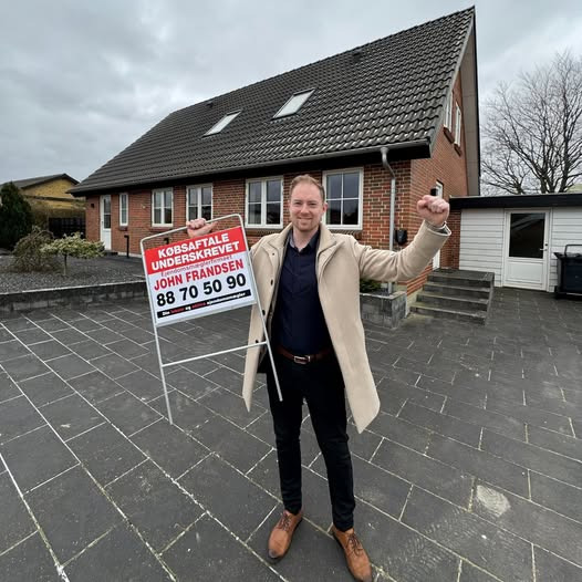 John Frandsen Ikast underskriver købsaftale for Toften 31A i Bording