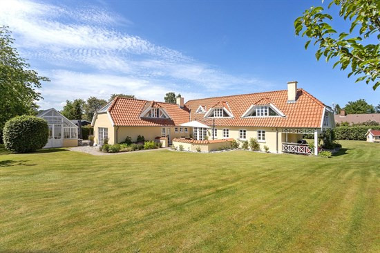 Top 6 over dyreste boliger til salg i Malling. Priser op til 9.995.000 kr