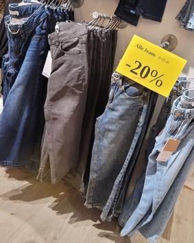 Børneshoppen Brønderslev tilbyder 20% rabat på jeans til børn 0-16 år