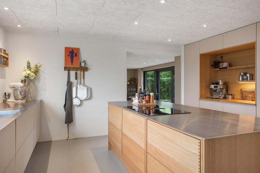 Mæglerhuset Sæby har gennemrenoveret 70'er villa på Rosenhaven 53 på vej