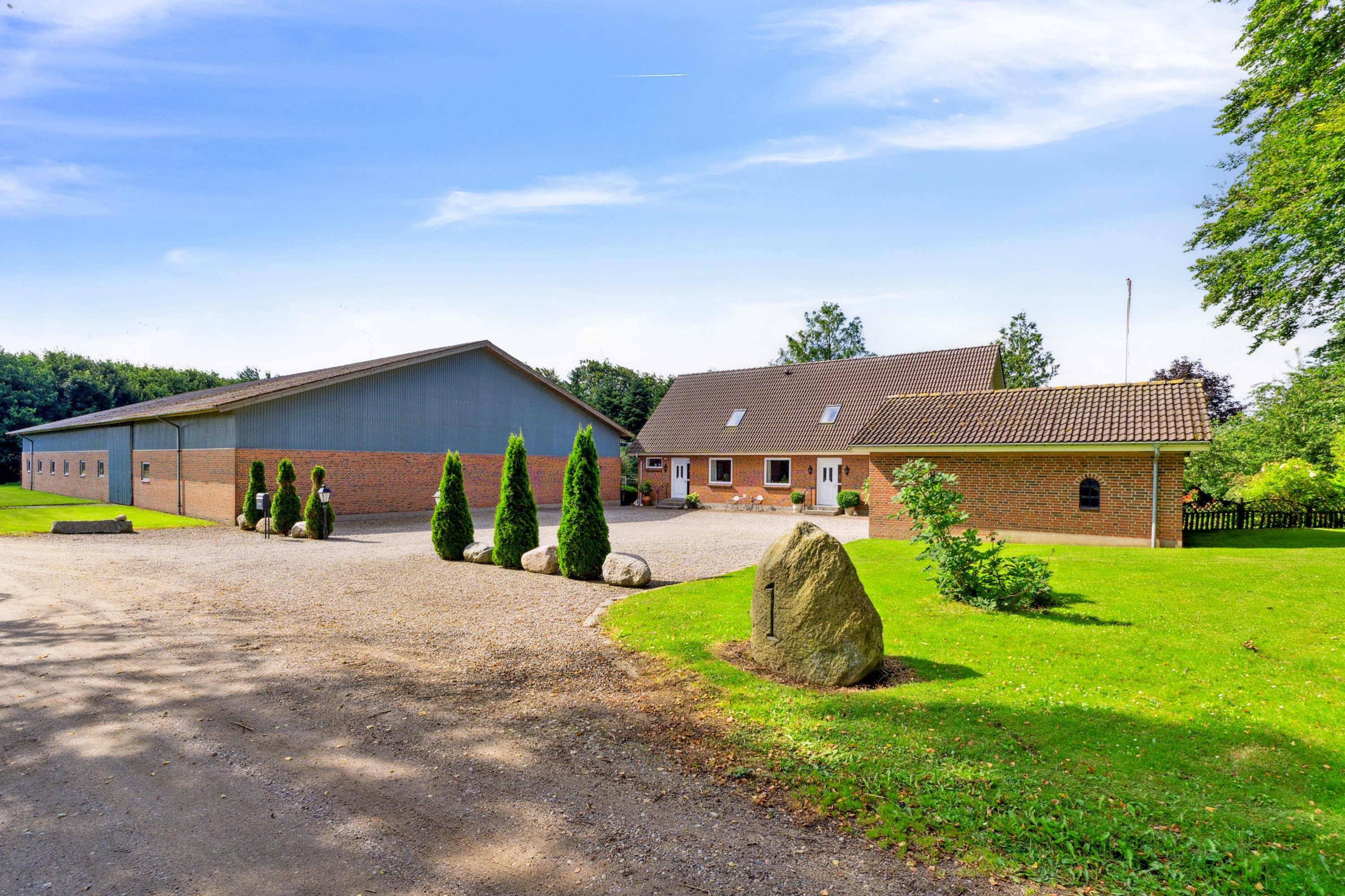 Nu til salg: Flot ejendom nordvest for Haderslev i skønt bølgende terræn