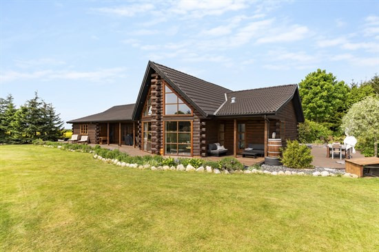 Top 6 over dyreste boliger til salg i Thorsø. Priser op til 4.095.000 kr