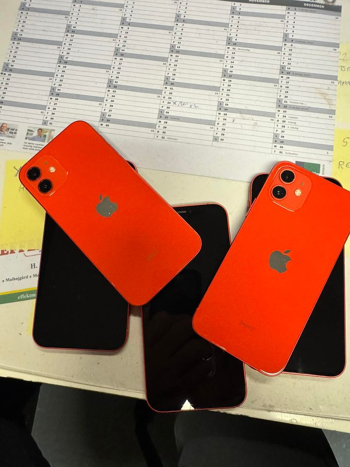 Mobilhytten har fået et parti røde iPhone 12 – skarpe priser på brugte telefoner lige nu!