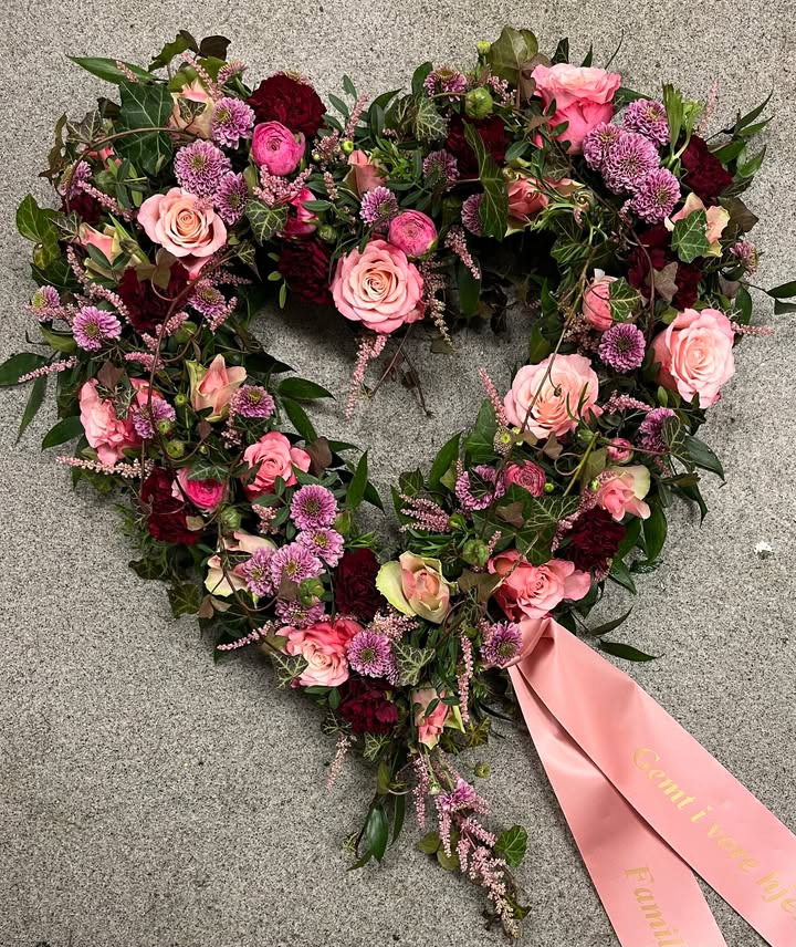 Vestergades Blomster ApS inviterer til konkurrence og personlig rådgivning om begravelsesbinderi