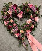 Vestergades Blomster ApS inviterer til konkurrence og personlig rådgivning om begravelsesbinderi