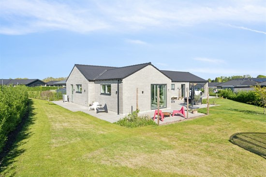 Mellemløkken 53 og 3 andre boliger er kommet til salg denne uge i Årslev - se boligerne her.