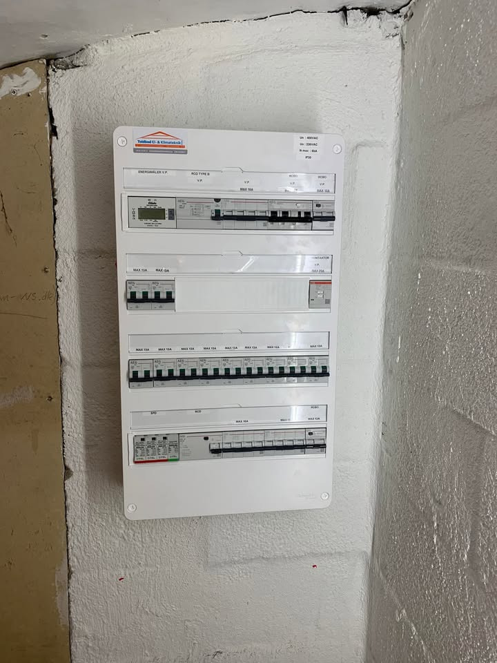 Toldbod El- & Klimateknik ApS sikrer tjek på tavler og dokumentation – kontakt os for hjælp eller tilbud