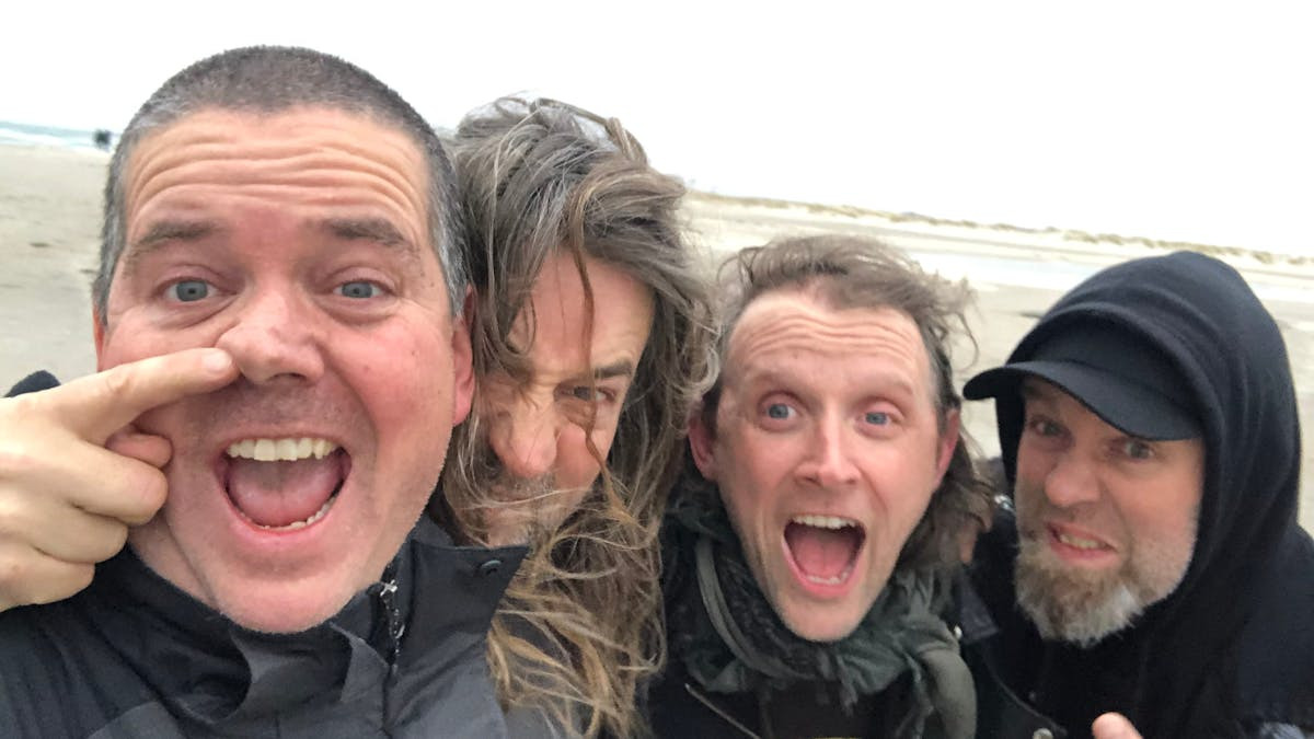 Red Warszawa bringer metal-magi til Hadsund