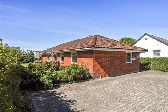 Til salg hos Mæglerhuset Brønderslev: Familievenlig villa med lukket have i Brønderslev