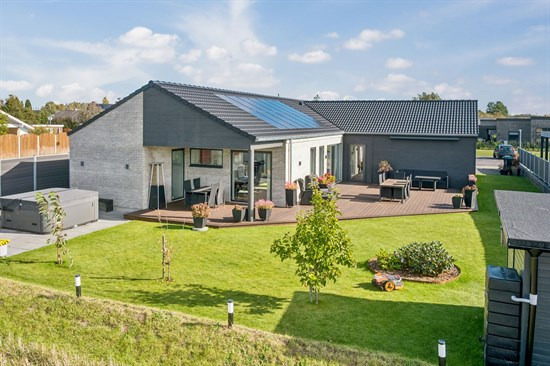 Top 6 over dyreste boliger til salg i Lille Skensved. Priser op til 9.750.000 kr