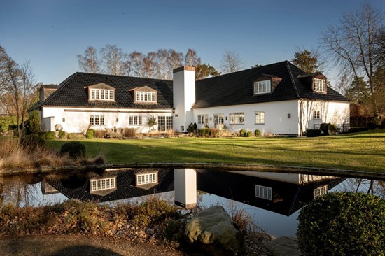 Luksusbolig netop kommet til salg i Vedbæk: Se hvad du skal smide for Vedbæks dyreste adresser her