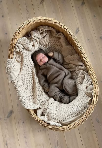 Børneshoppen Brønderslev præsenterer de nye ulddragter fra Mikk-Line