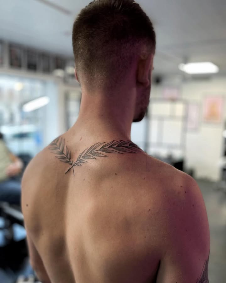 Hos Din Tatovør præsenterer: Fineline piece til ryggen af Mylle i Randers