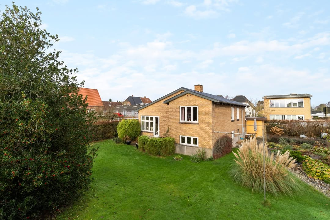 Danbolig Fredericia præsenterer charmerende villa til salg på Humlevænget 6