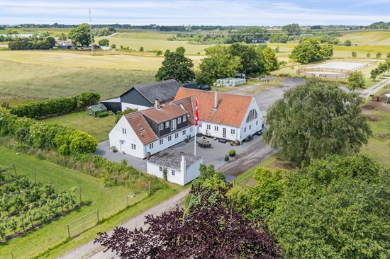 Top 6 over dyreste boliger til salg i Hvalsø. Priser op til 18.950.000 kr