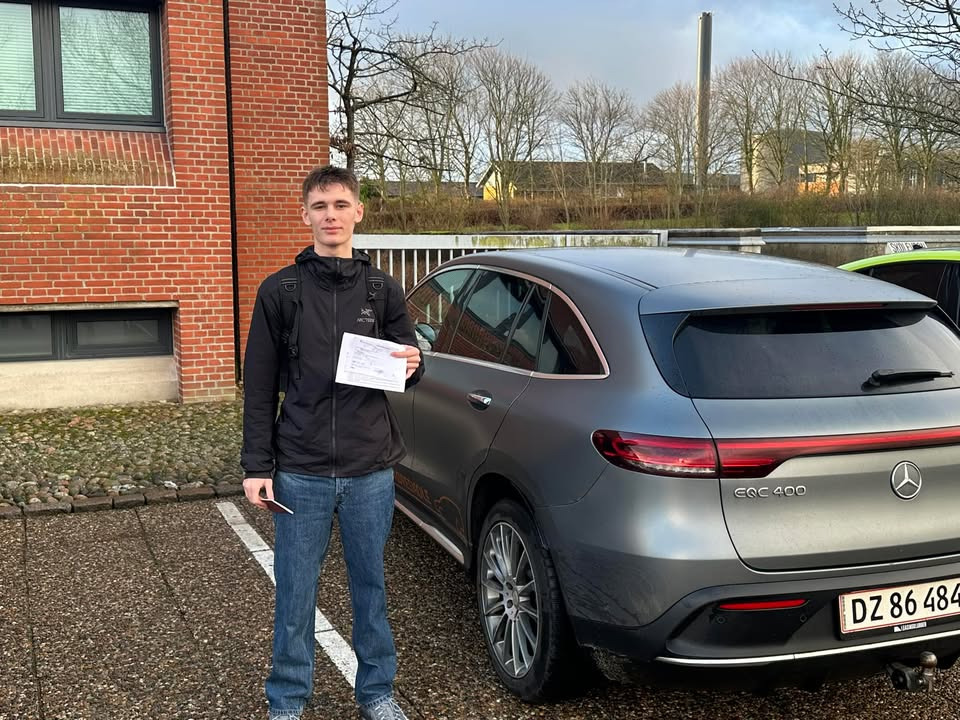 Thisted Køreskole ønsker Kristian tillykke med kørekortet