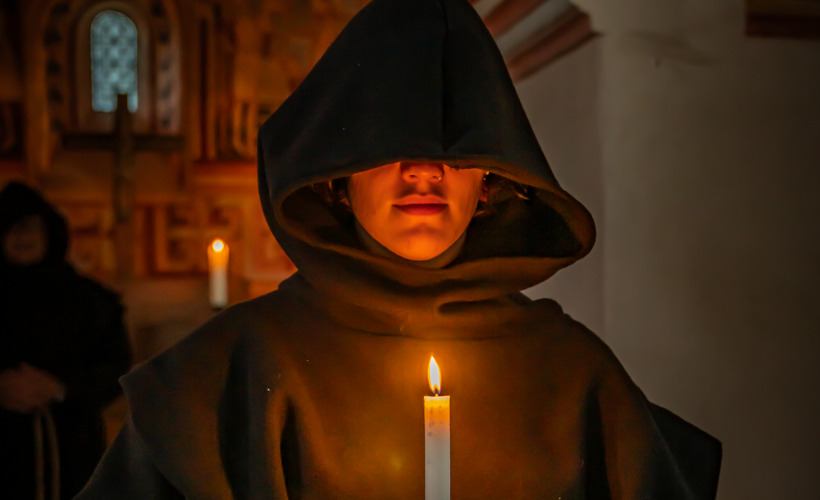 Oplev "Mørket" på Hjerl Hede: En rejse ind i folketroens verden