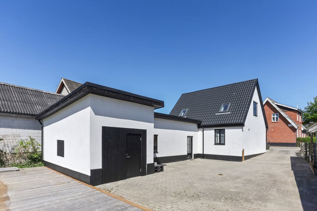 Mæglerhuset tilbyder renoveret villa i Nørresundby med moderne komfort