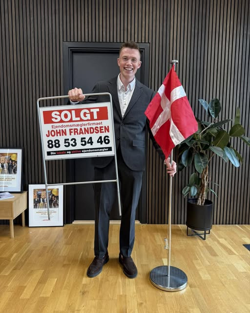 John Frandsen Herning byder velkommen til ny teammedlem Kristoffer