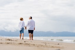 Par i 50'erne styrker kærligheden gennem parterapi hos Relationshuset Hvass