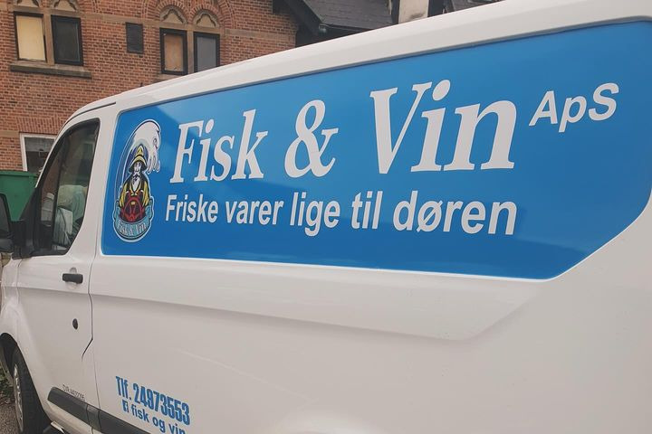 Fiskemand fra Hirtshals besøger Fru Hansens Butik & Café på skærtorsdag: Frisk fisk til påskebordet