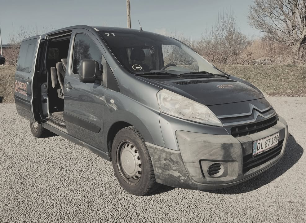 TT CARS ApS tilbyder leje af 9 personers bus til lav pris