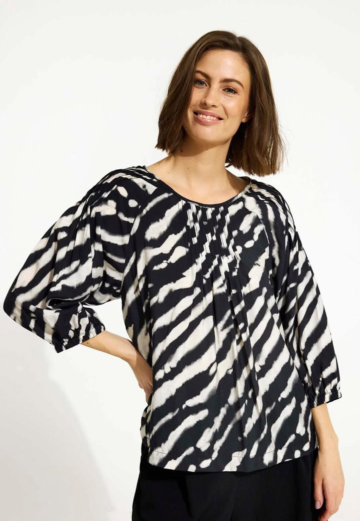 Rosengreen tilbyder flot bluse i viskose til stærkt nedsat pris