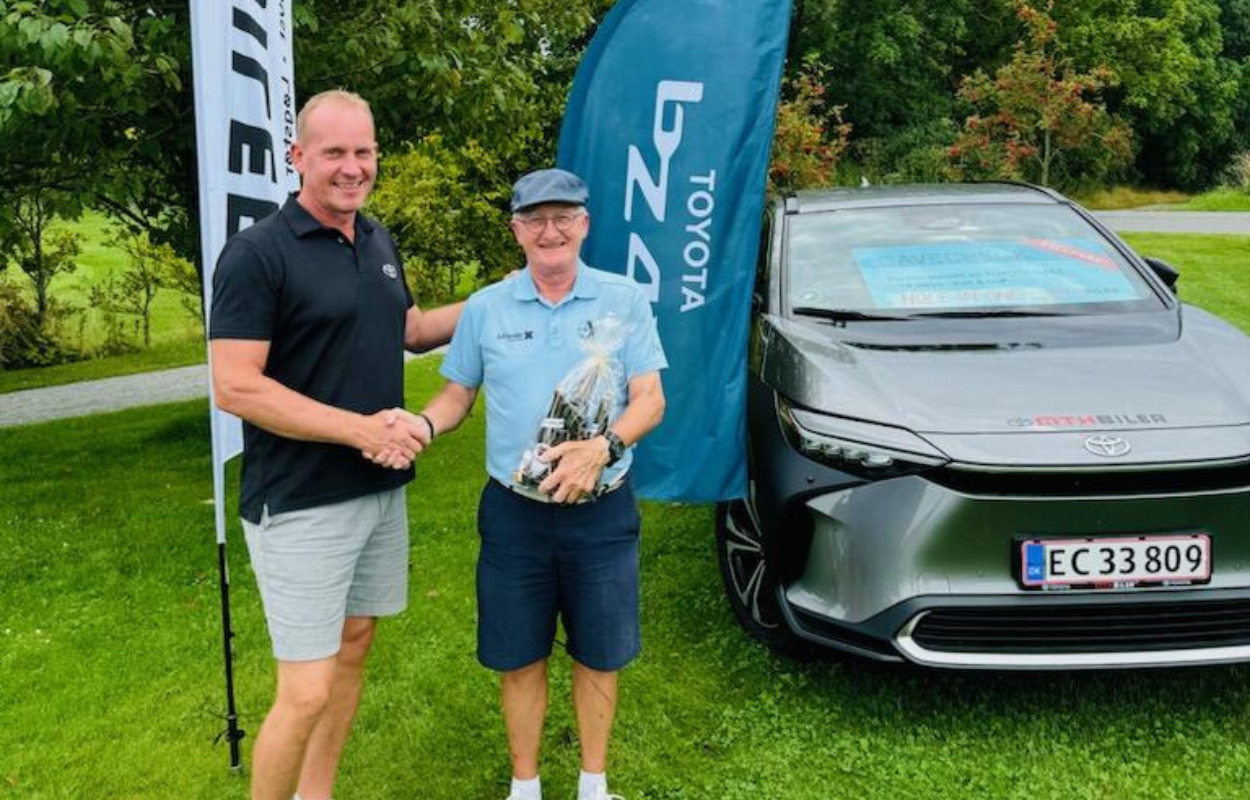 Jespers hole-in-one udløste kørsel i spritny Toyota i en måned 