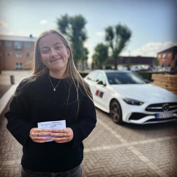 Lets Drive ønsker Mille tillykke med kørekortet