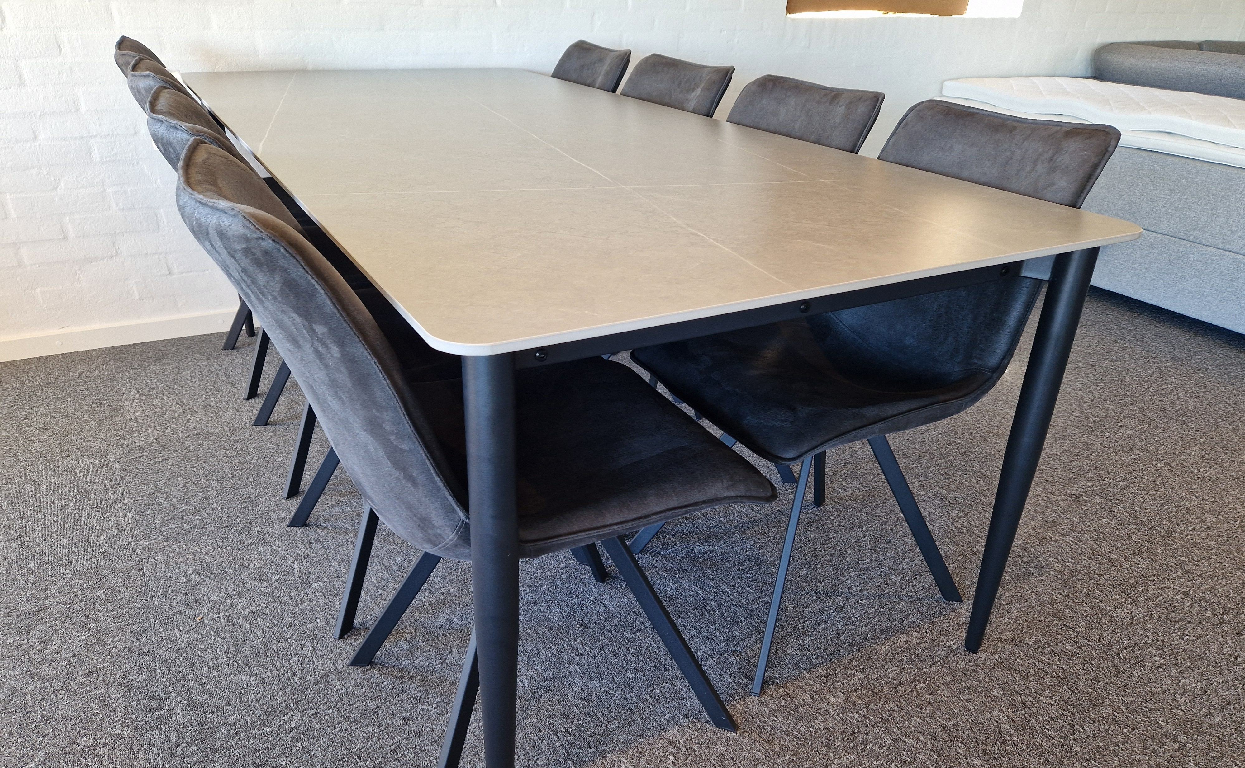 HoveLind Møbler præsenterer nye vedligeholdelsesfri keramik borde