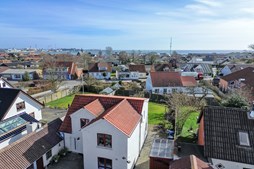 Karakterfuld villa i det attraktive Bangsbostrand til salg på Toftevej 3, Frederikshavn
